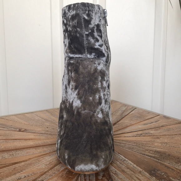 NWT Size 10 Shoe Dazzle Gray Velvet Heeled Booties - Picture 4 of 8